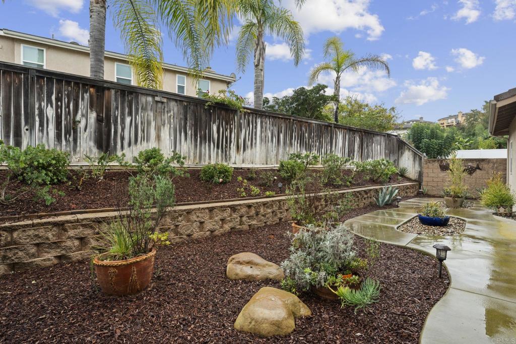 4998 Verona Street Oceanside, CA 92056 - Photo 38 of 42 Side yard