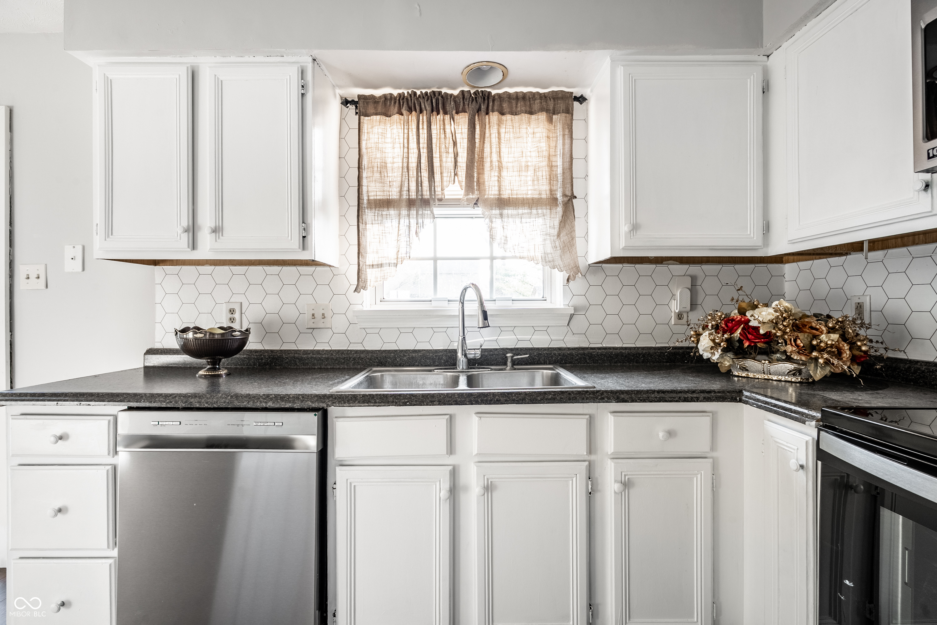 12559 Bentley Boulevard Fishers, IN 46038 - Photo 8 of 43