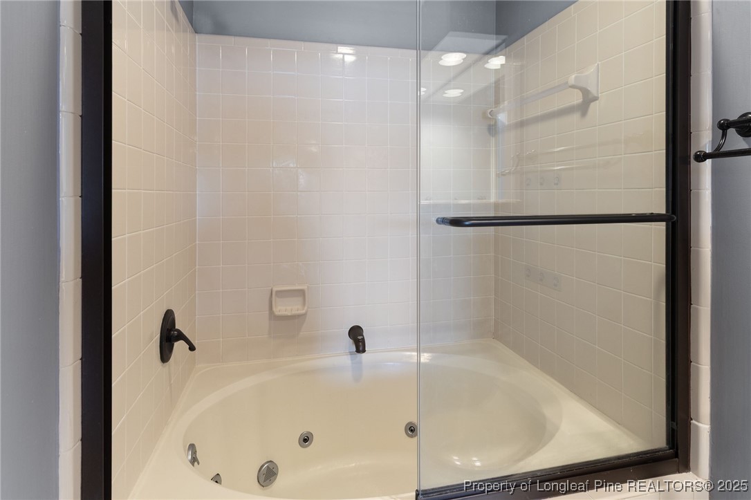 484 Lands End Road Fayetteville, NC 28314 - Photo 25 of 41 a bathroom with a tub