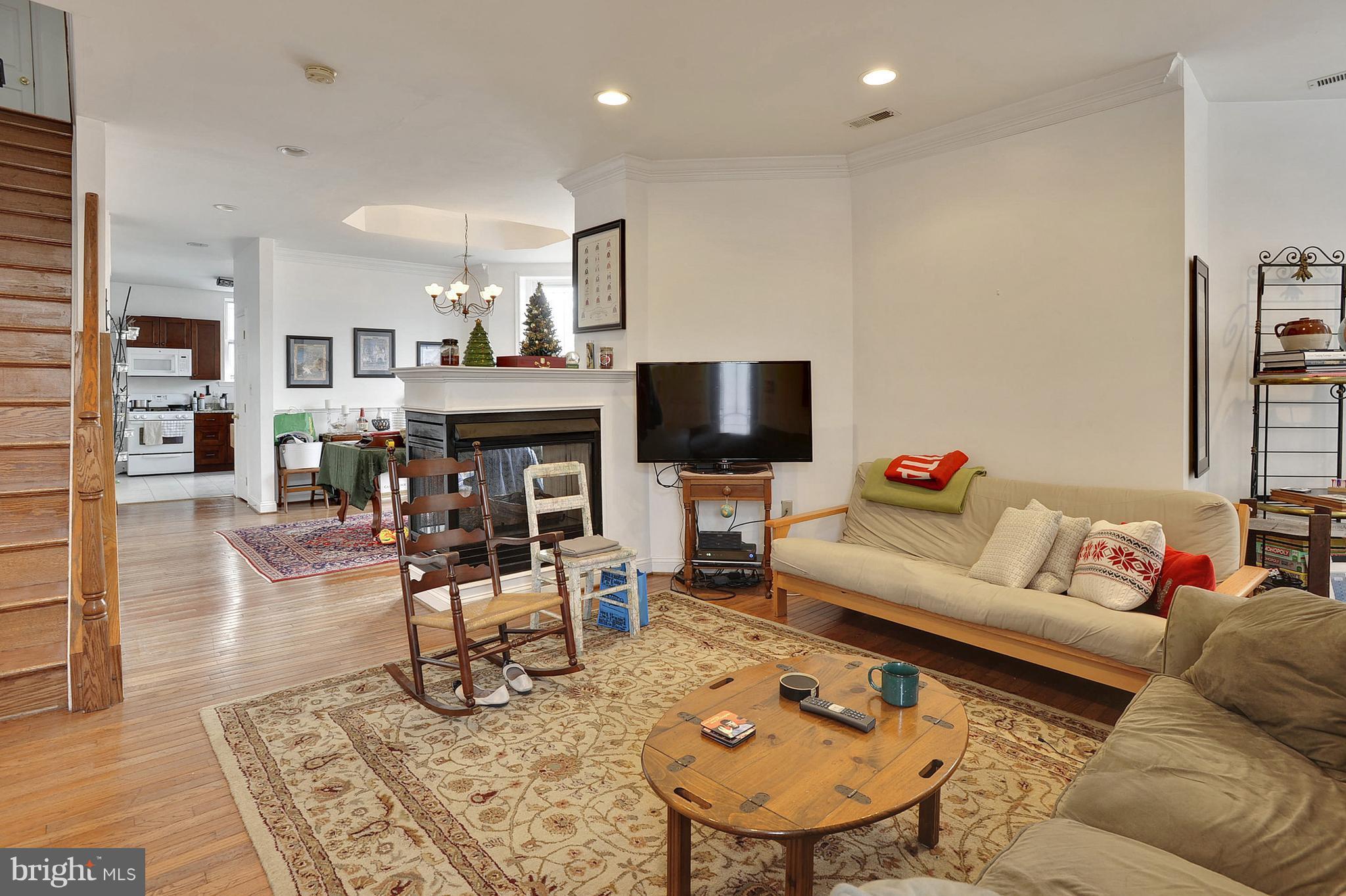 312 R Street Northwest Washington, DC 20001 - Photo 2 of 23 Living Room