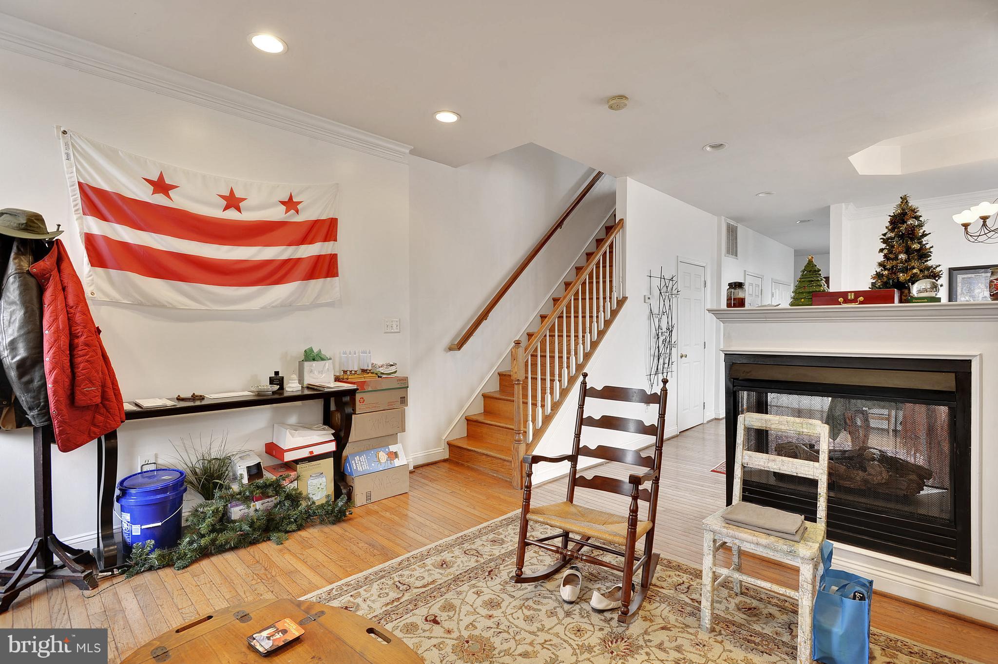 312 R Street Northwest Washington, DC 20001 - Photo 4 of 23 Living Room