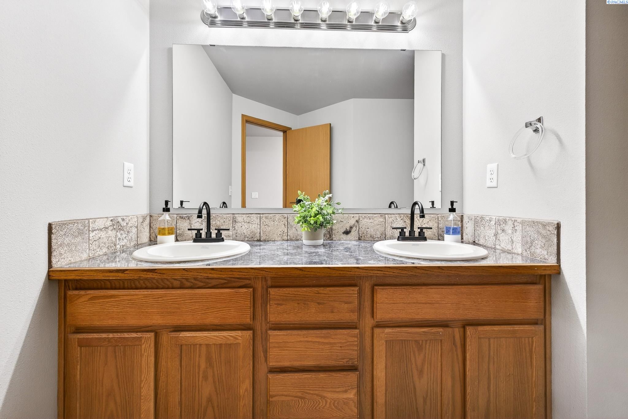 1621 Alexander Road Sunnyside, WA 98944 - Photo 19 of 44 Gallery Image 19