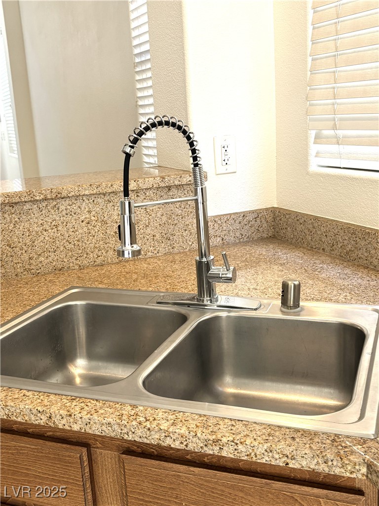 11681 Splendor View Drive Las Vegas, NV 89183 - Photo 6 of 28