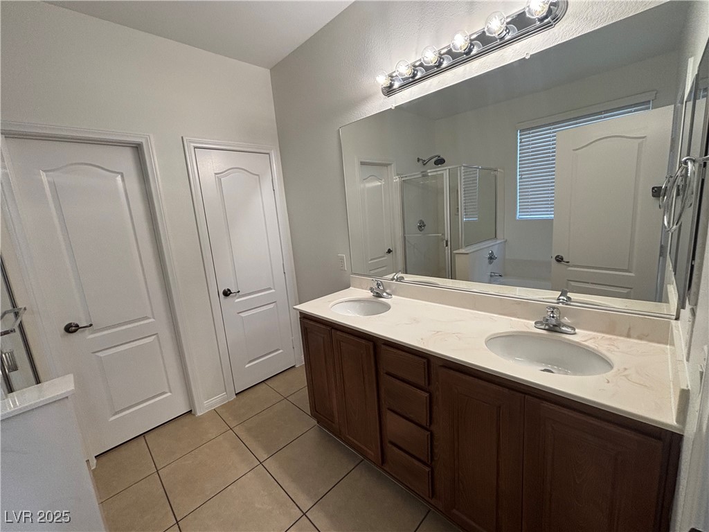 11681 Splendor View Drive Las Vegas, NV 89183 - Photo 10 of 26 Downstairs Master Bath