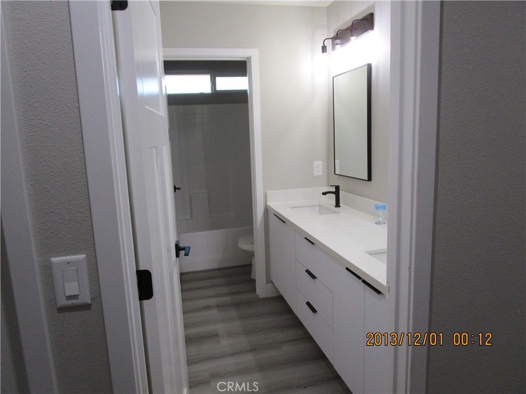 15029 Temecula Road Apple Valley, CA 92307 - Photo 21 of 23 2ND BATHROOM