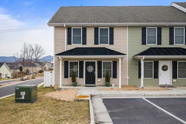 $259,900 | 812 Carson Circle, Grottoes, VA 24441