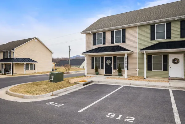 $259,900 | 812 Carson Circle, Grottoes, VA 24441