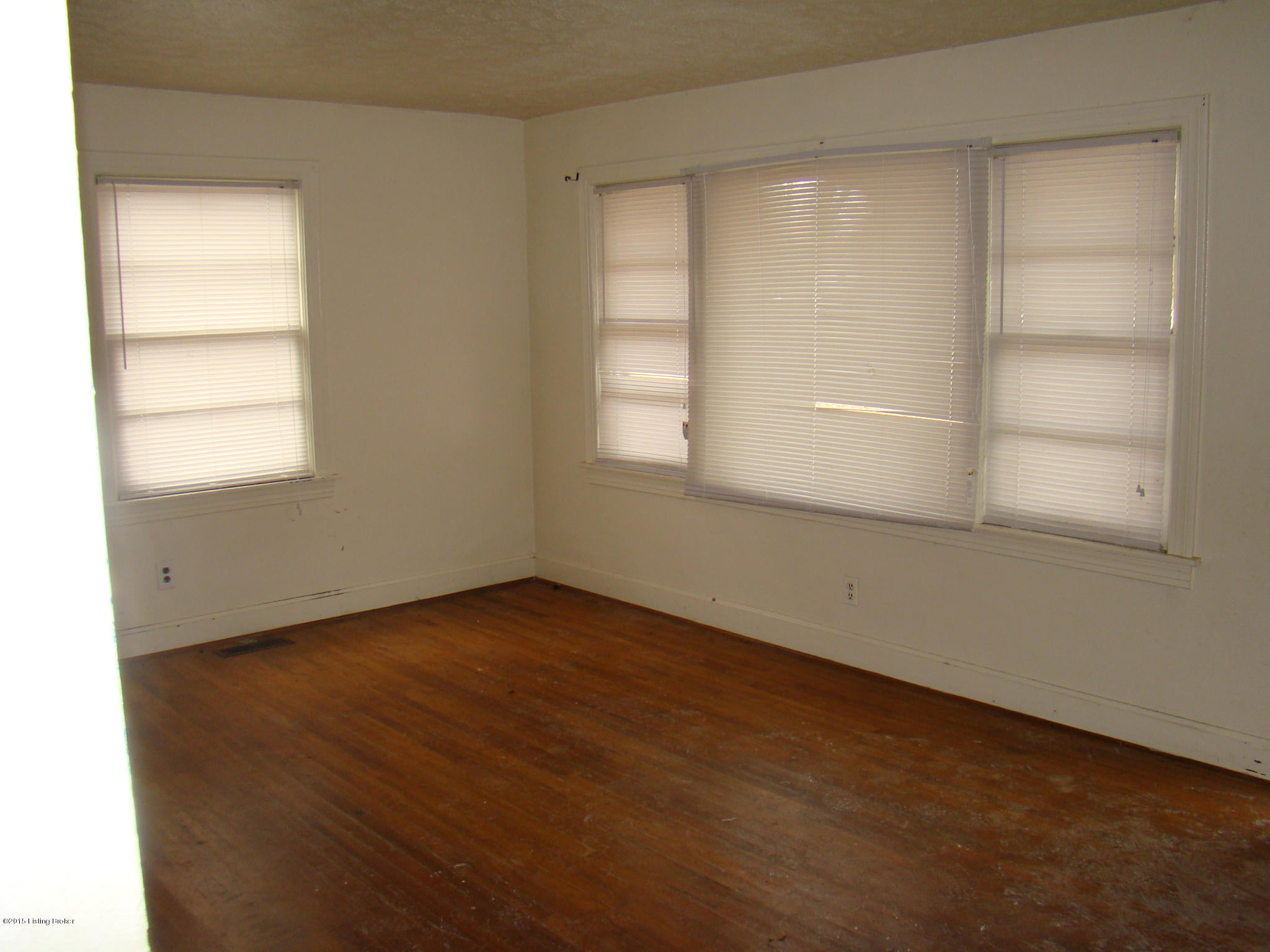 2210 Peaslee Road Louisville, KY 40216 - Photo 10 of 18 078