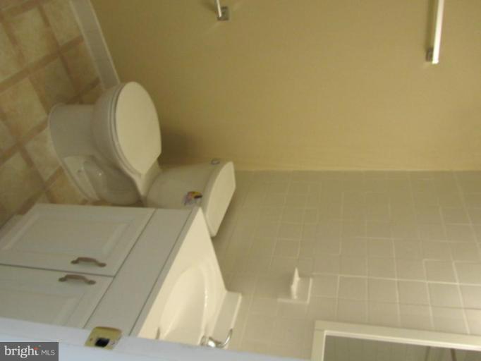 2253 Castle Rock Square, Unit 22C Reston, VA 20191 - Photo 2 of 10 Bath #1