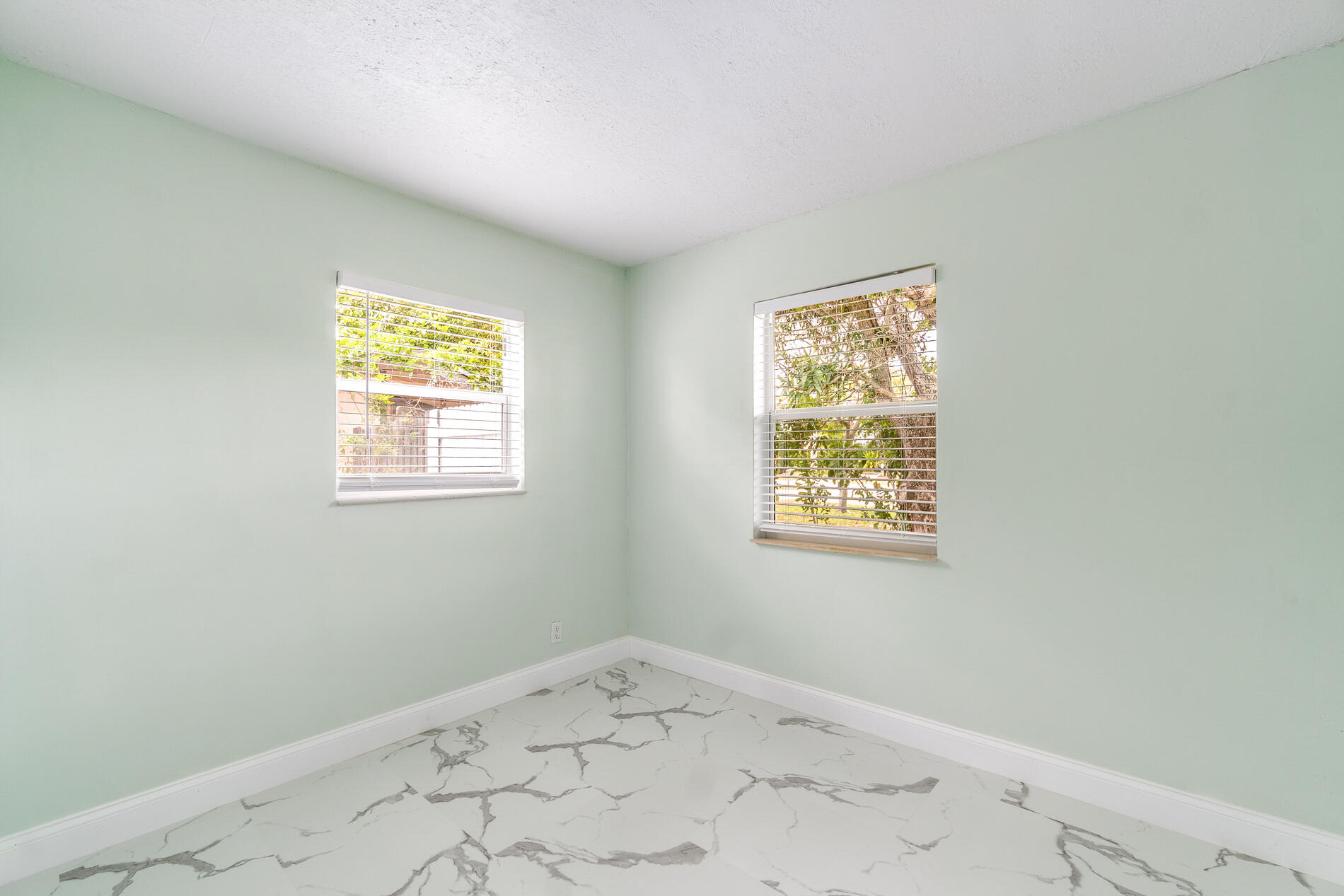 298 Jeffery Street Boca Raton, FL 33487 - Photo 12 of 24 16