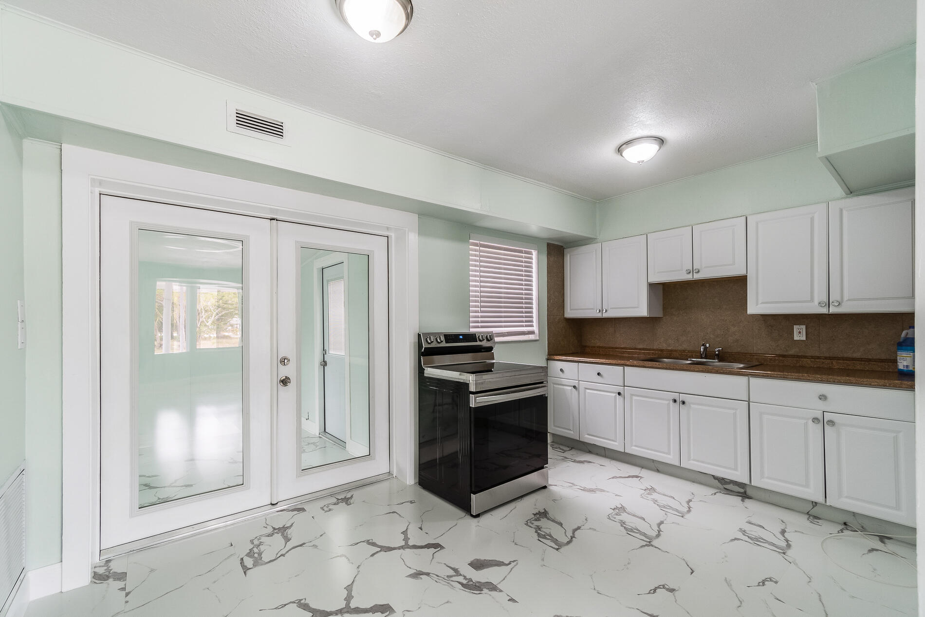 298 Jeffery Street Boca Raton, FL 33487 - Photo 2 of 24 10