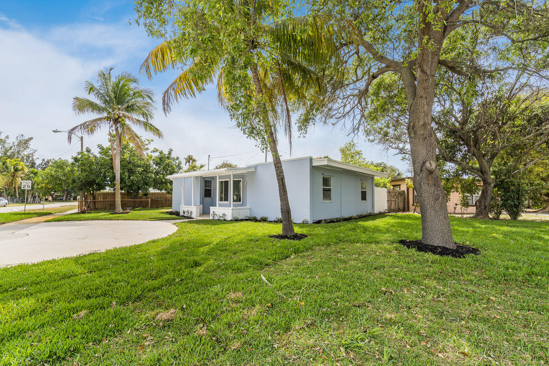 298 Jeffery Street Boca Raton, FL 33487 - Photo 21 of 24 04