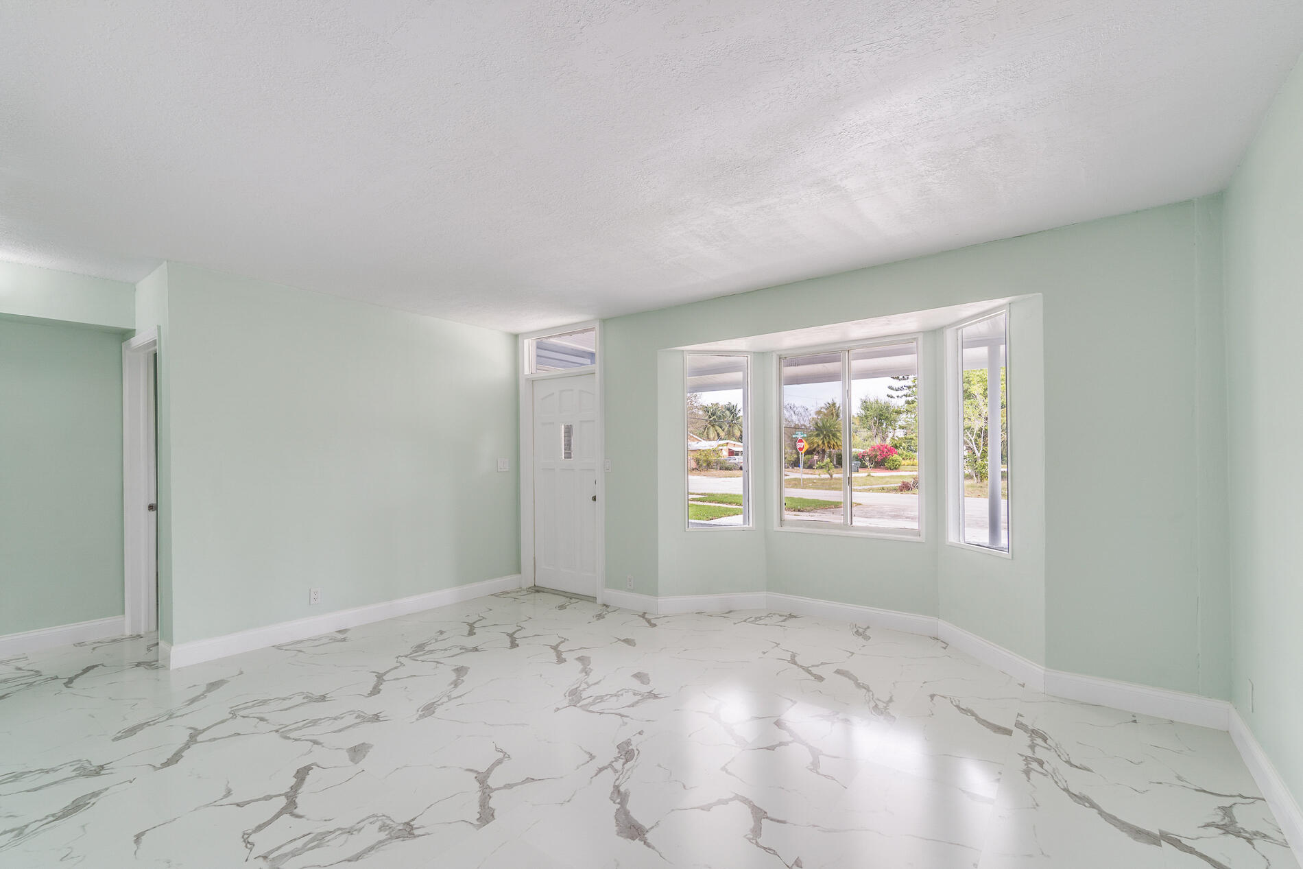 298 Jeffery Street Boca Raton, FL 33487 - Photo 5 of 24 07