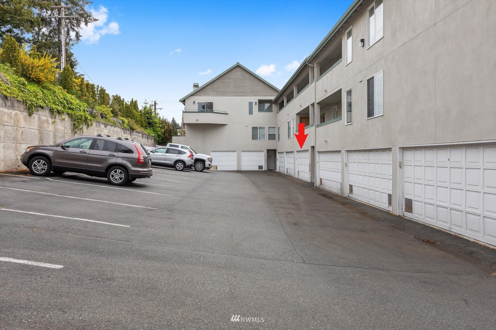555 Walnut Street, Unit 4 Edmonds, WA 98020 - Photo 14 of 16 a view of car parked in front of white house