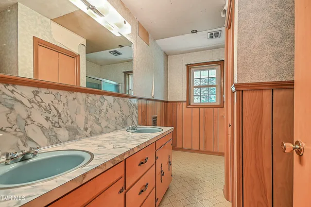 $335,000 | 721 Double Springs Road, Fall Branch, TN 37656