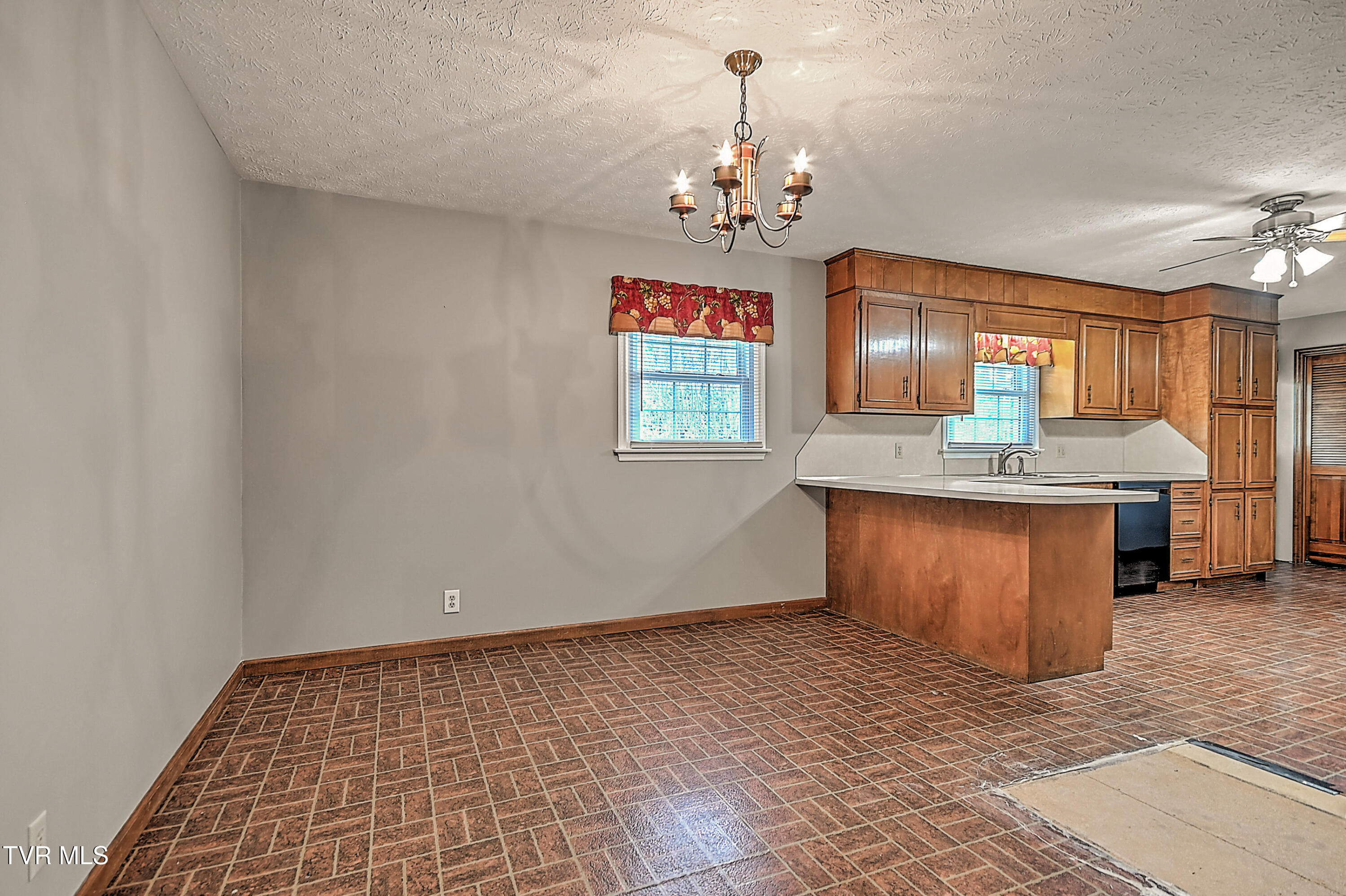 721 Double Springs Road Fall Branch, TN 37656 - Photo 9 of 65 721 Double Springs Rd GC-9
