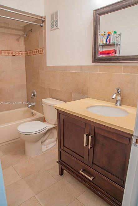 11301 Southwest 109th Road, Unit 60D Miami, FL 33176 - Photo 6 of 7 Gallery Image 6