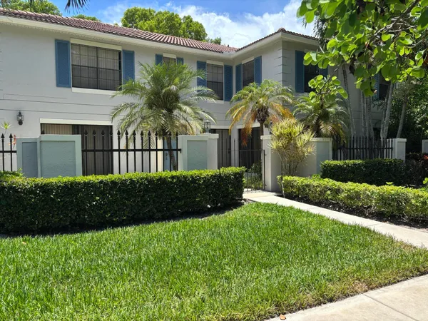 $2,700 | 352 Prestwick Circle, Unit 1, Palm Beach Gardens, FL 33418