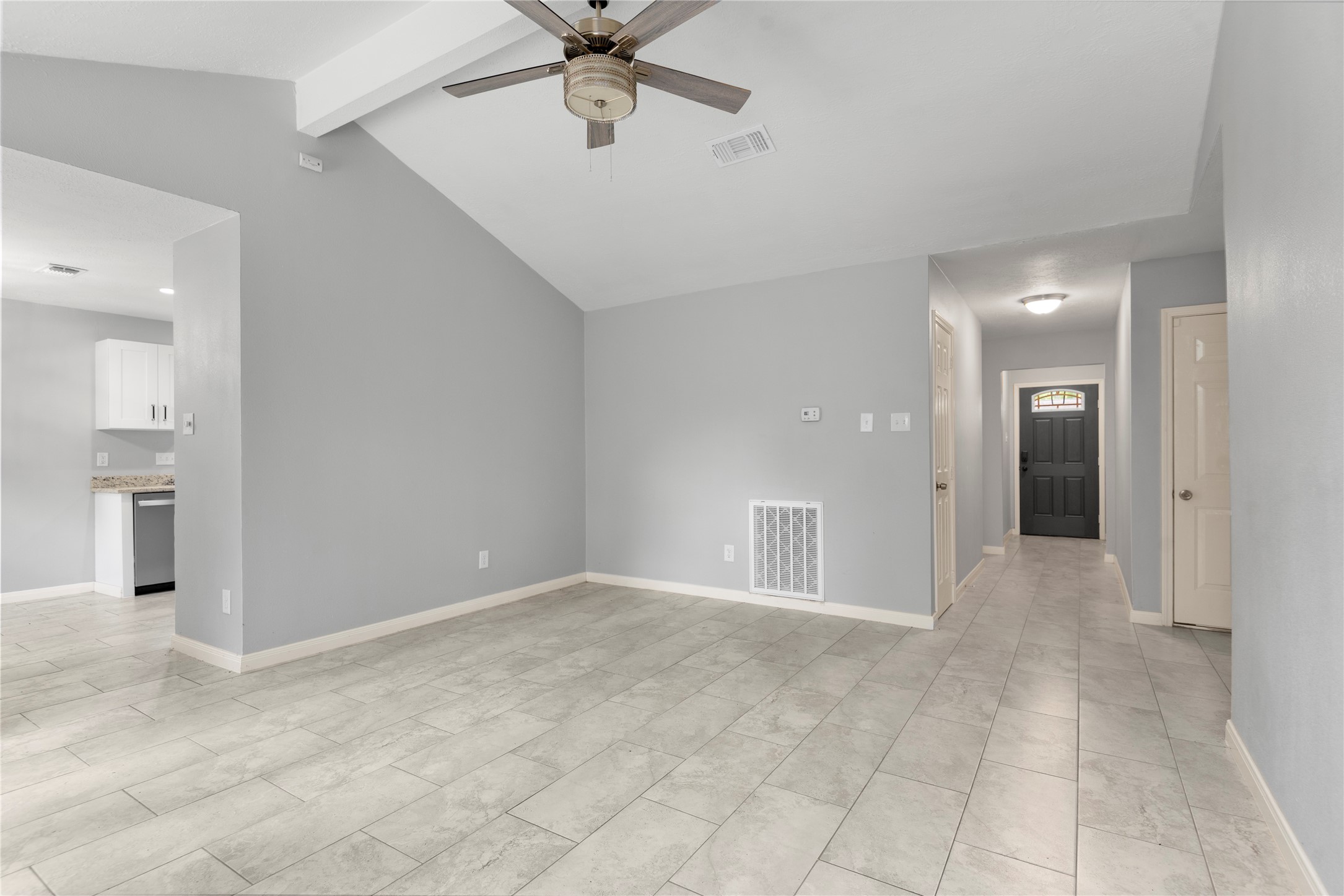 4919 Tealgate Drive Spring, TX 77373 - Photo 13 of 38 a view of a livingroom with a ceiling fan