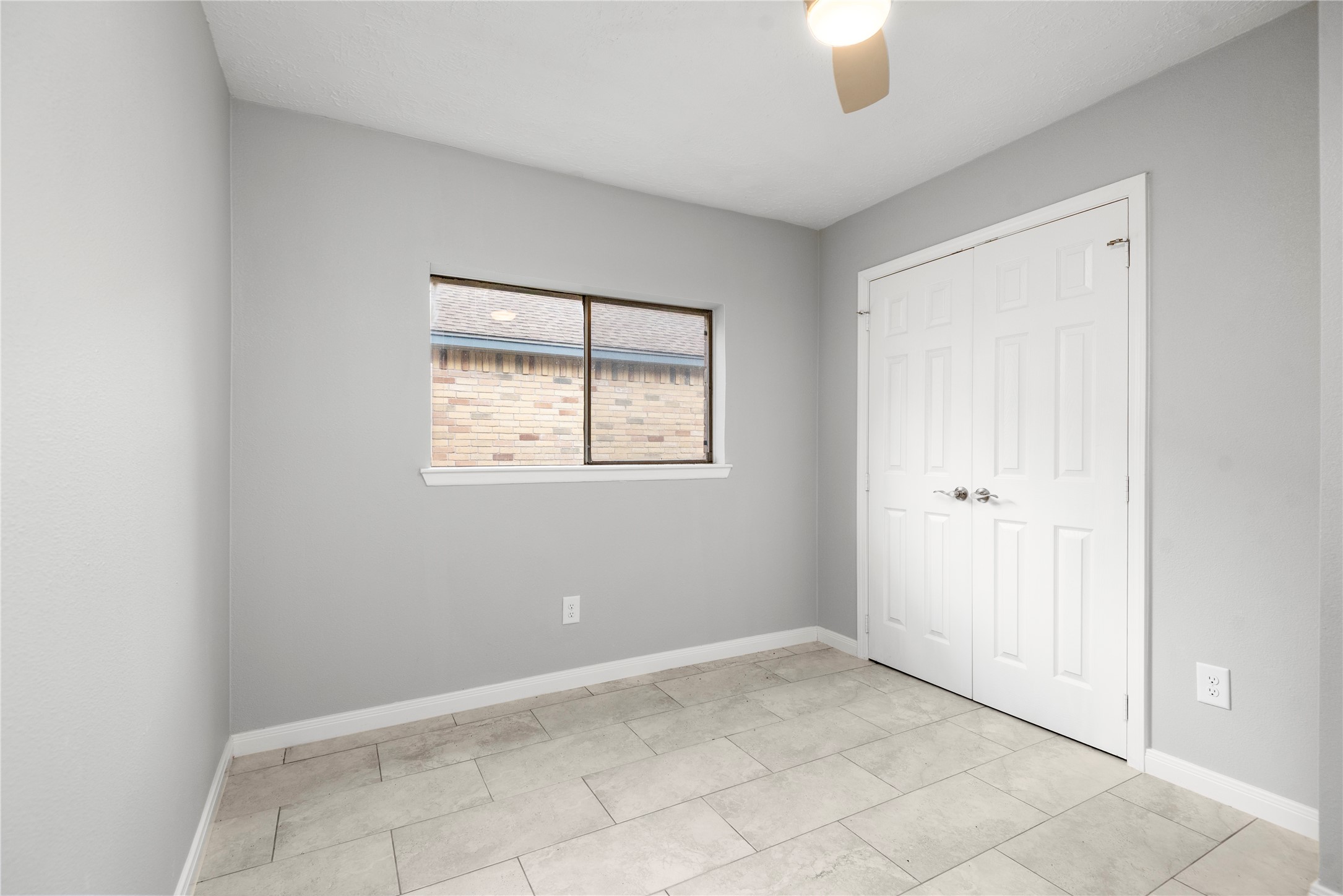 4919 Tealgate Drive Spring, TX 77373 - Photo 30 of 38 an empty room with windows and closet