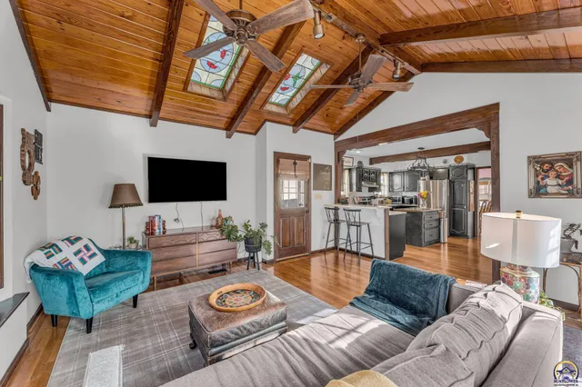 $299,900 | 1347 Southwest Campbell Avenue, Topeka, KS 66604