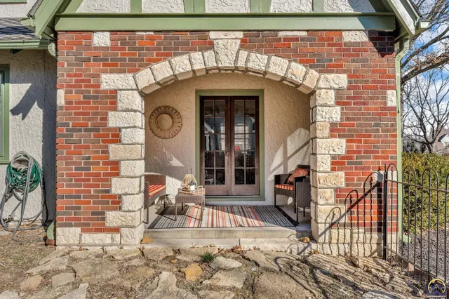 $299,900 | 1347 Southwest Campbell Avenue, Topeka, KS 66604