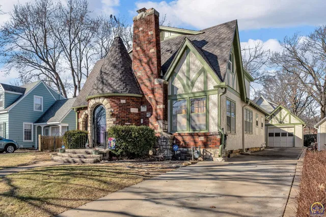 $299,900 | 1347 Southwest Campbell Avenue, Topeka, KS 66604