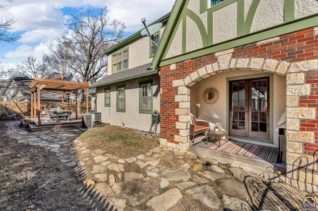 $299,900 | 1347 Southwest Campbell Avenue, Topeka, KS 66604