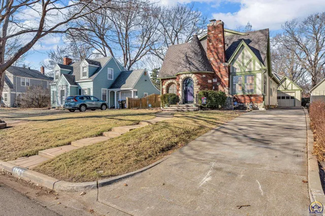 $299,900 | 1347 Southwest Campbell Avenue, Topeka, KS 66604