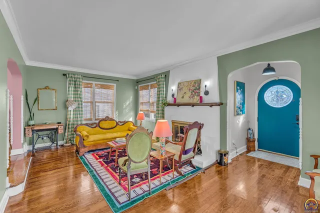 $299,900 | 1347 Southwest Campbell Avenue, Topeka, KS 66604