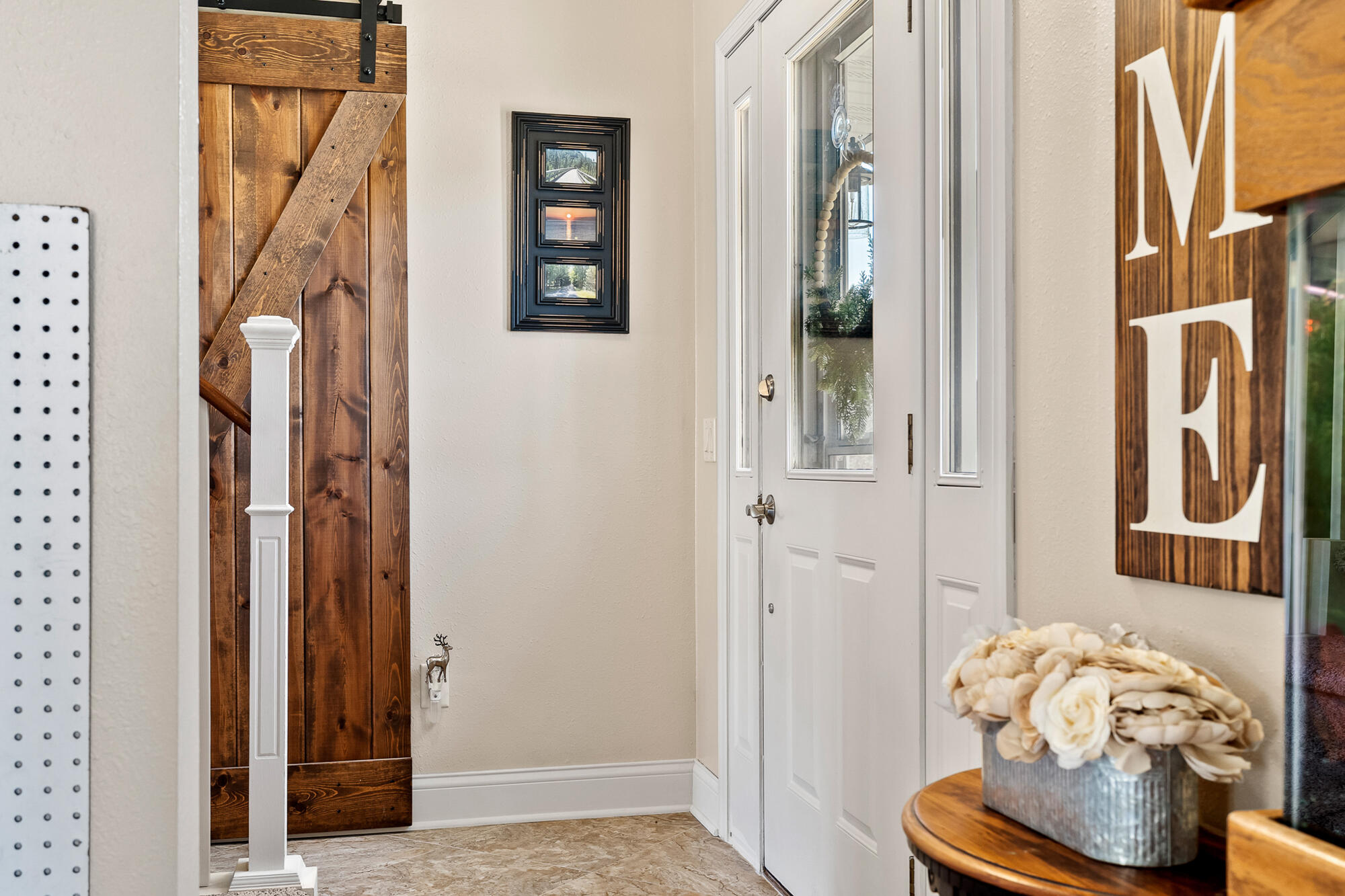 E10880 County Road P Clinton, WI 54667 - Photo 14 of 63 Front Entryway