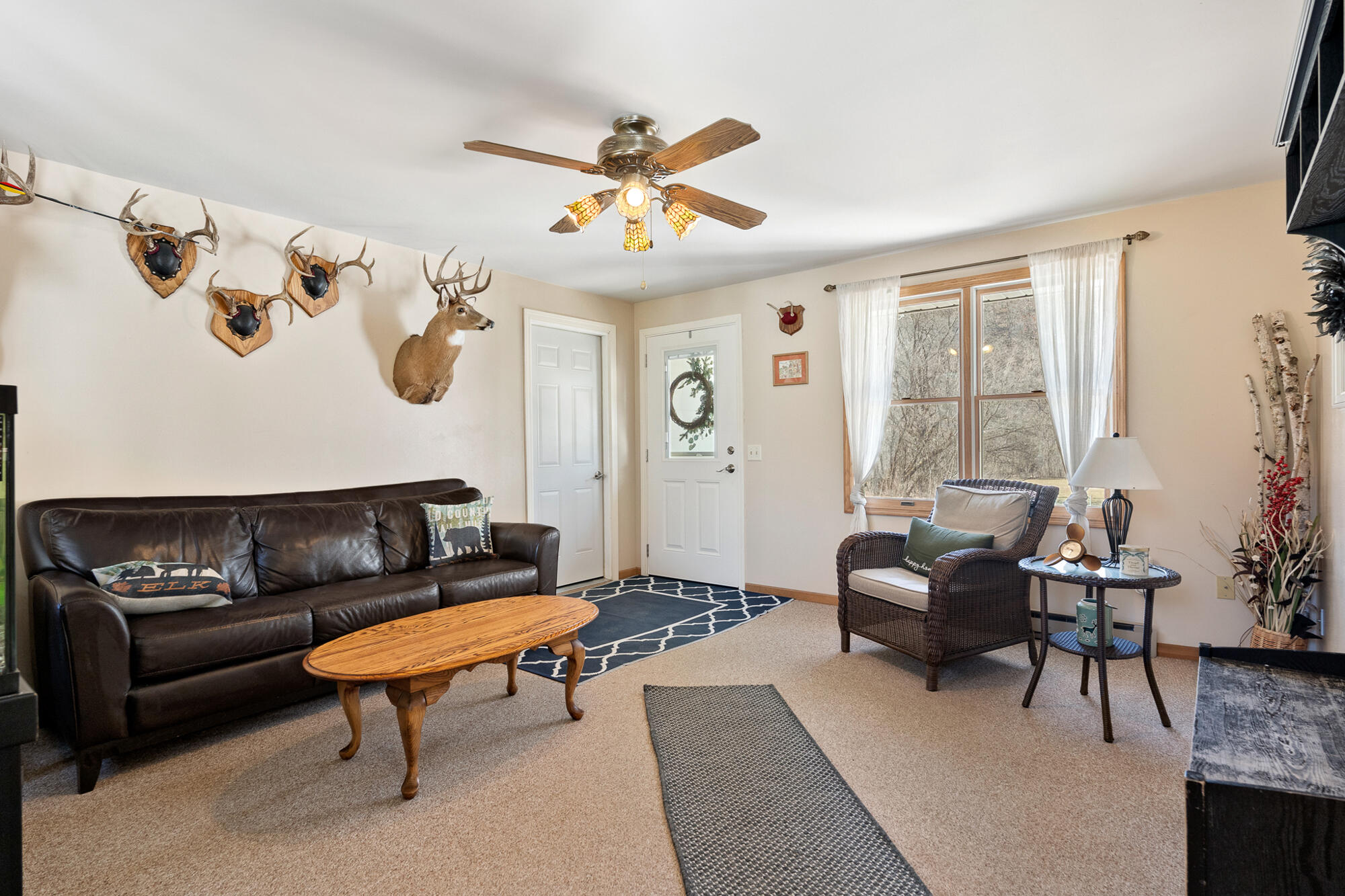 E10880 County Road P Clinton, WI 54667 - Photo 23 of 63 Den/Breezeway