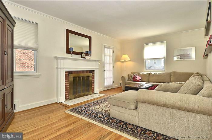 10003 Kinross Avenue Silver Spring, MD 20901 - Photo 12 of 26 Living Room