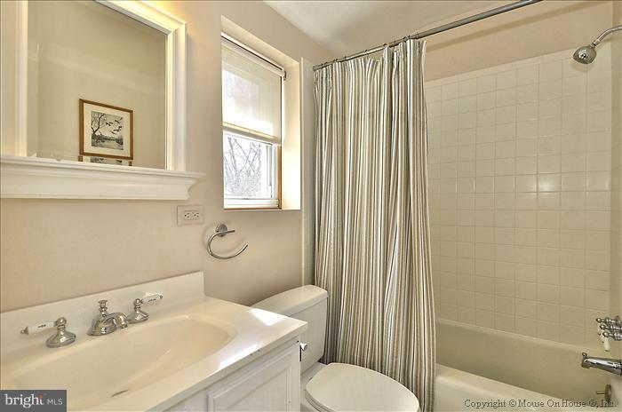 10003 Kinross Avenue Silver Spring, MD 20901 - Photo 14 of 26 Bath