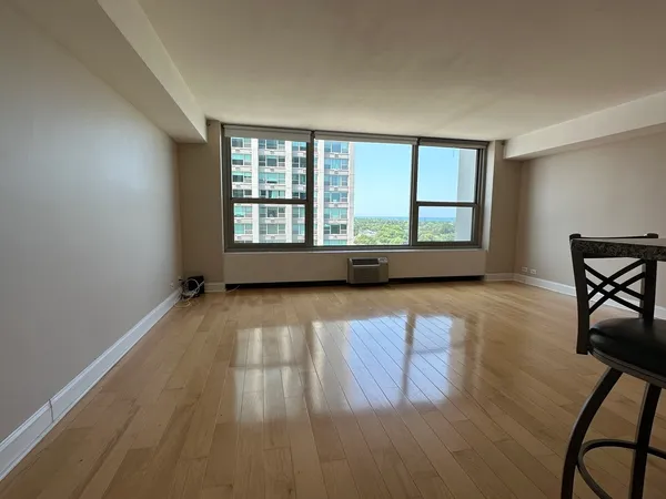 $1,800 | 3600 North Lake Shore Drive, Unit 1504, Chicago, IL 60613