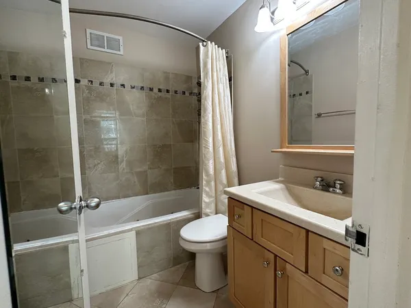 $1,800 | 3600 North Lake Shore Drive, Unit 1504, Chicago, IL 60613