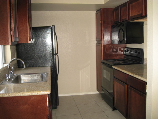 3500 North Hayden Road, Unit 412 Scottsdale, AZ 85251 - Photo 8 of 16 kitchen with all appliances