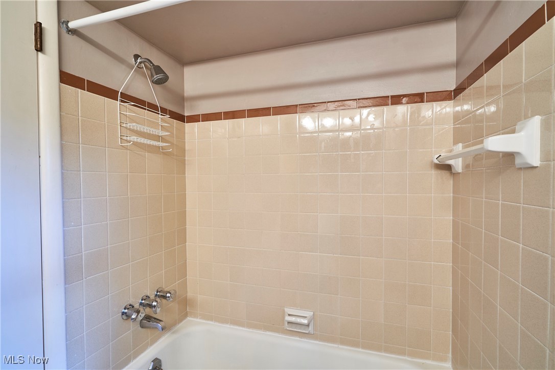 1107 Ford Road Lyndhurst, OH 44124 - Photo 21 of 30 Bathroom with tiled shower / bath
