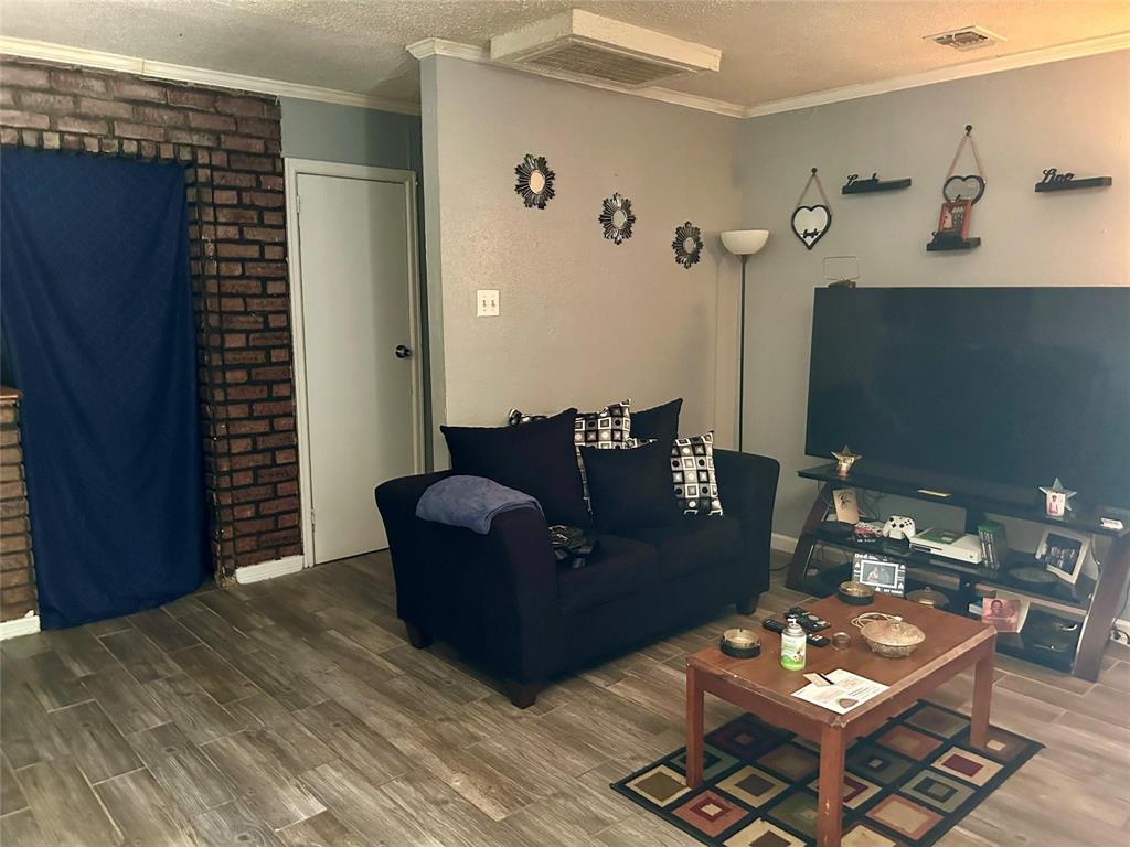 3051 Valley Ridge Road Shreveport, LA 71108 - Photo 2 of 4 a living room with furniture and wooden floor