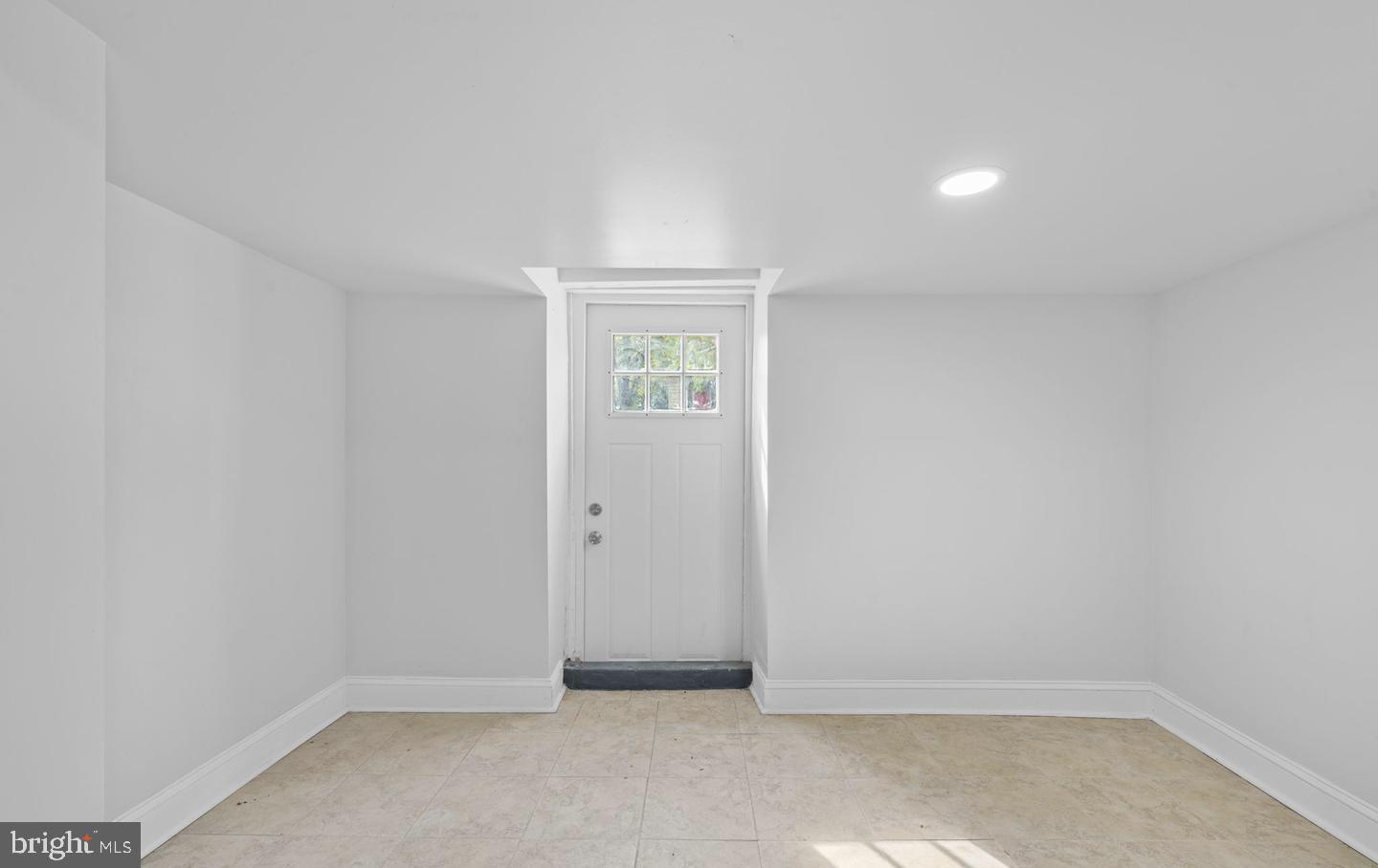 4847 Fairmount Avenue Philadelphia, PA 19139 - Photo 25 of 35 an empty room with a window