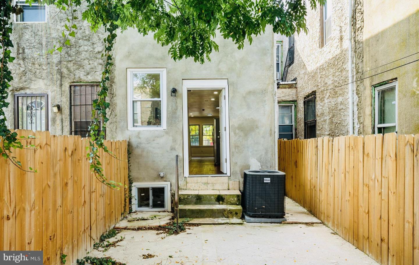 4847 Fairmount Avenue Philadelphia, PA 19139 - Photo 34 of 35 front view of a house with a yard