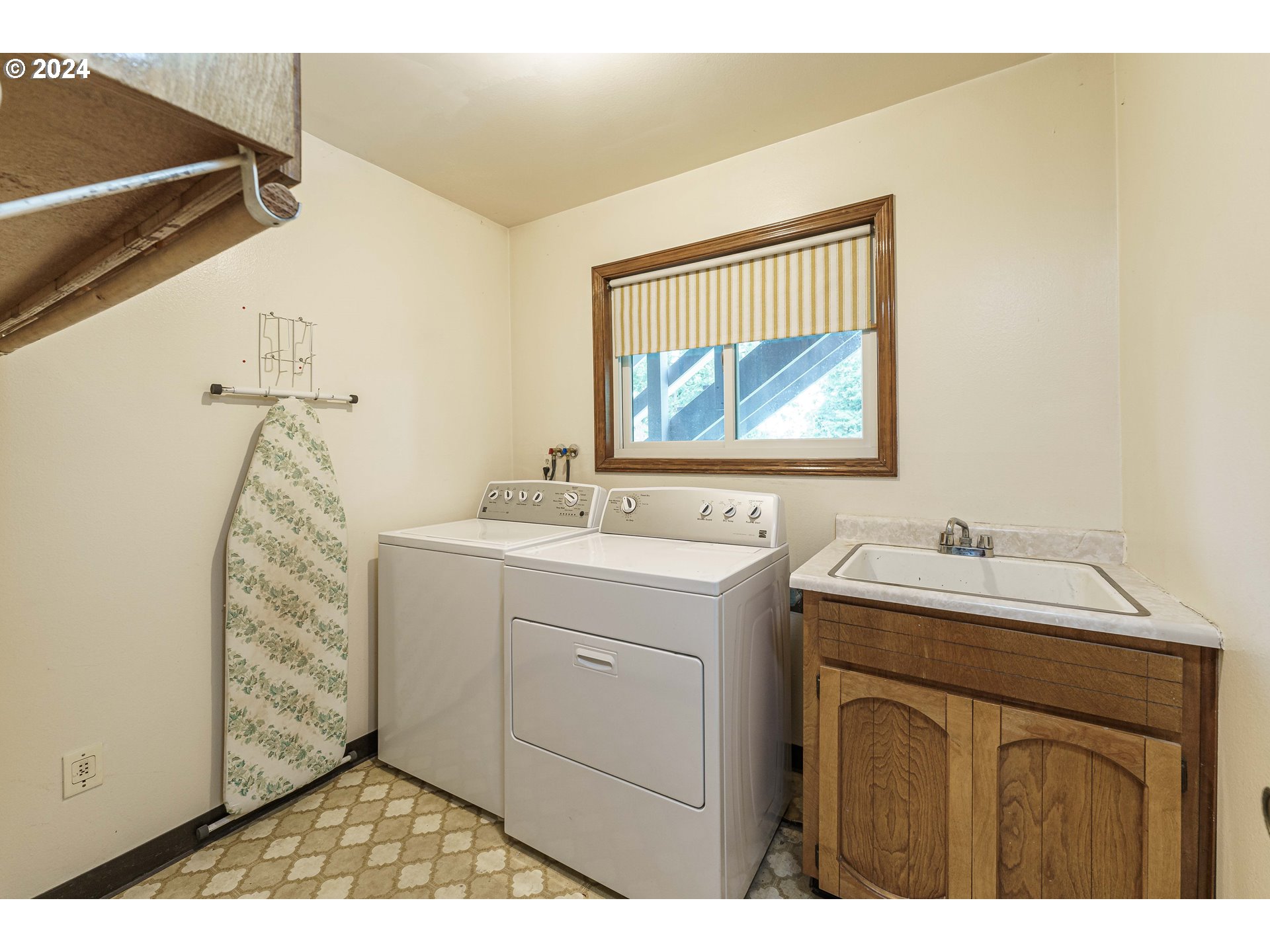515 Southwest 7th Street Gresham, OR 97080 - Photo 21 of 35 Laundry