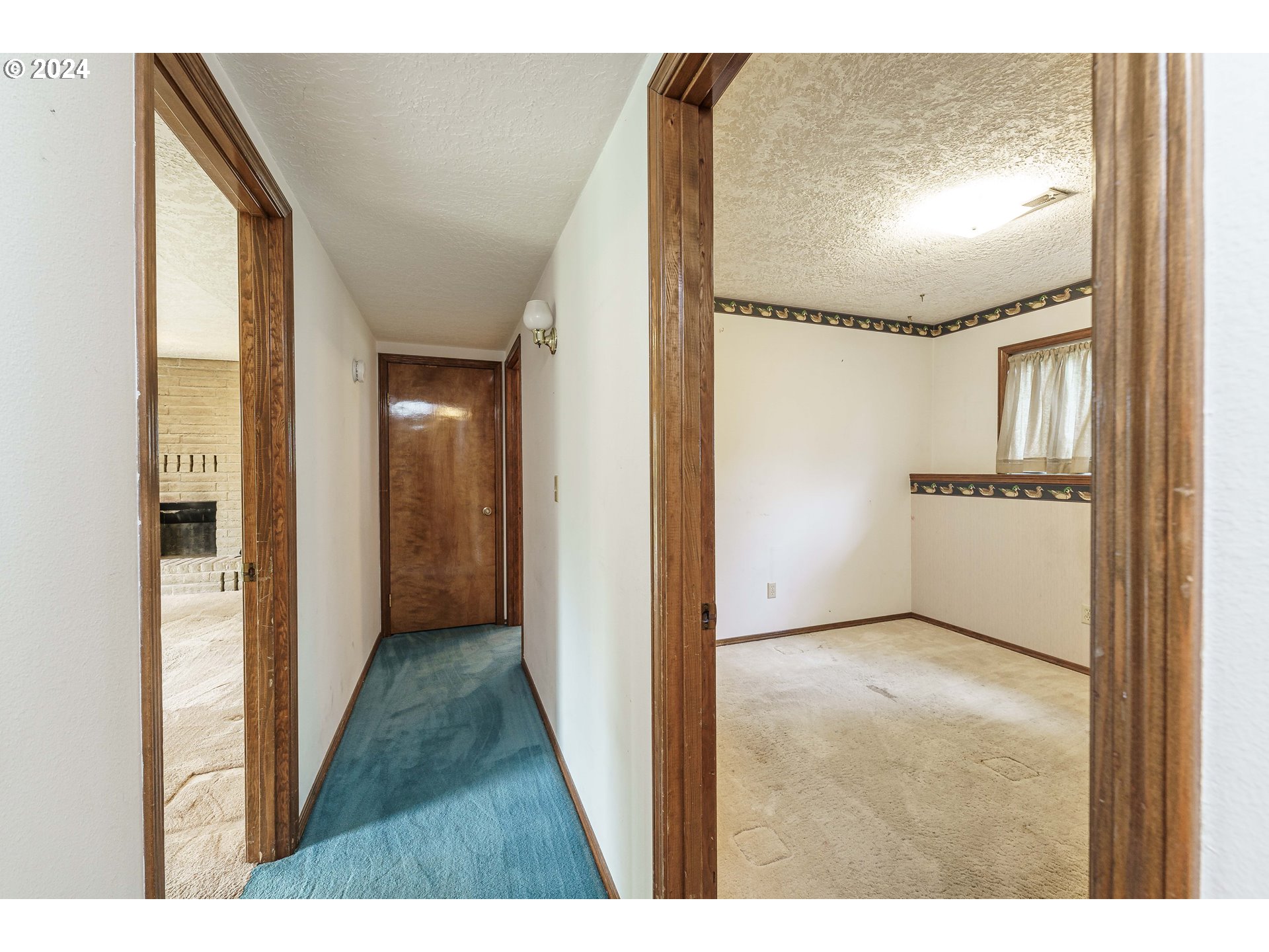 515 Southwest 7th Street Gresham, OR 97080 - Photo 22 of 35 Hallway