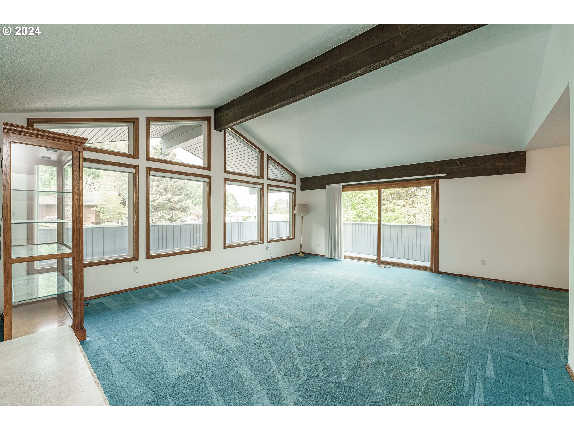 515 Southwest 7th Street Gresham, OR 97080 - Photo 4 of 35 Living Room