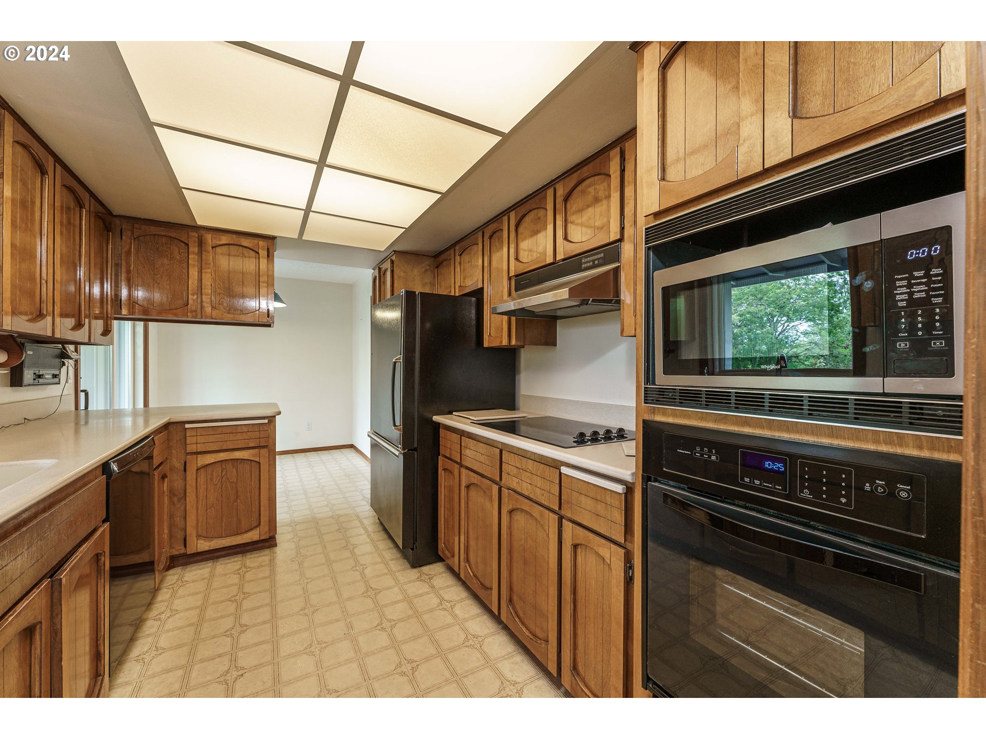 515 Southwest 7th Street Gresham, OR 97080 - Photo 7 of 35 Kitchen
