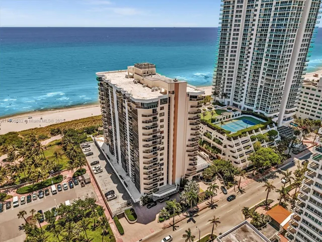 $829,000 | 6423 Collins Avenue, Unit 409, Miami Beach, FL 33141