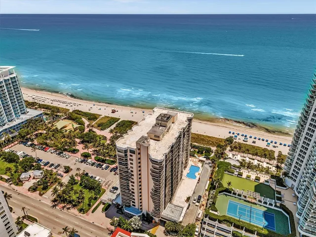 $829,000 | 6423 Collins Avenue, Unit 409, Miami Beach, FL 33141