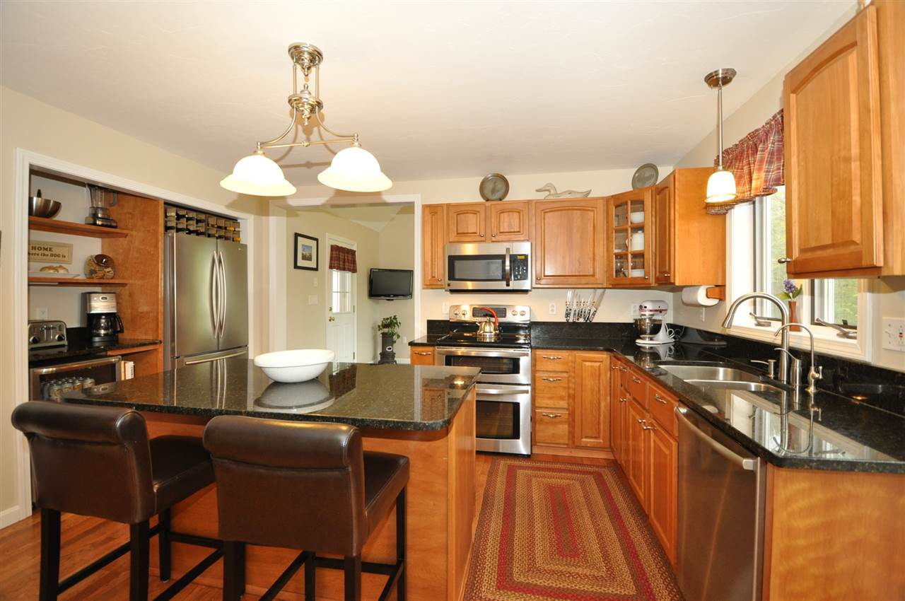 32 Scobie Road New Boston, NH 03070 - Photo 5 of 23