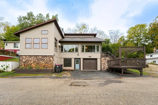 $460,000 | N4535 West Shore Place Road, Cambridge, WI 53523