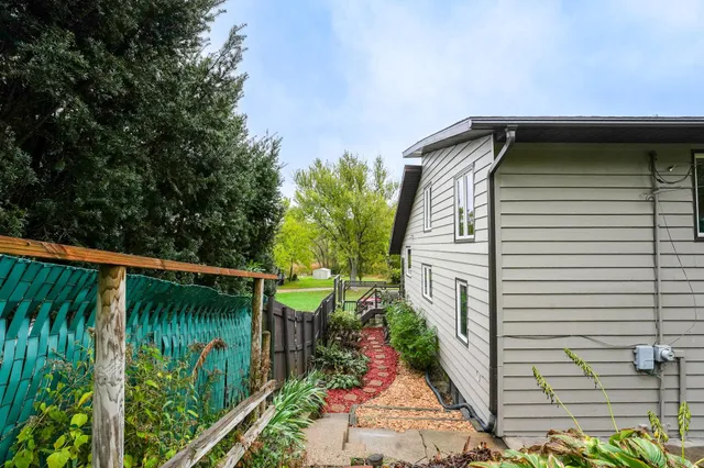 $460,000 | N4535 West Shore Place Road, Cambridge, WI 53523